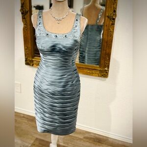 Adrianna Papell silver icy blue jeweled beaded cocktail party dress size 6